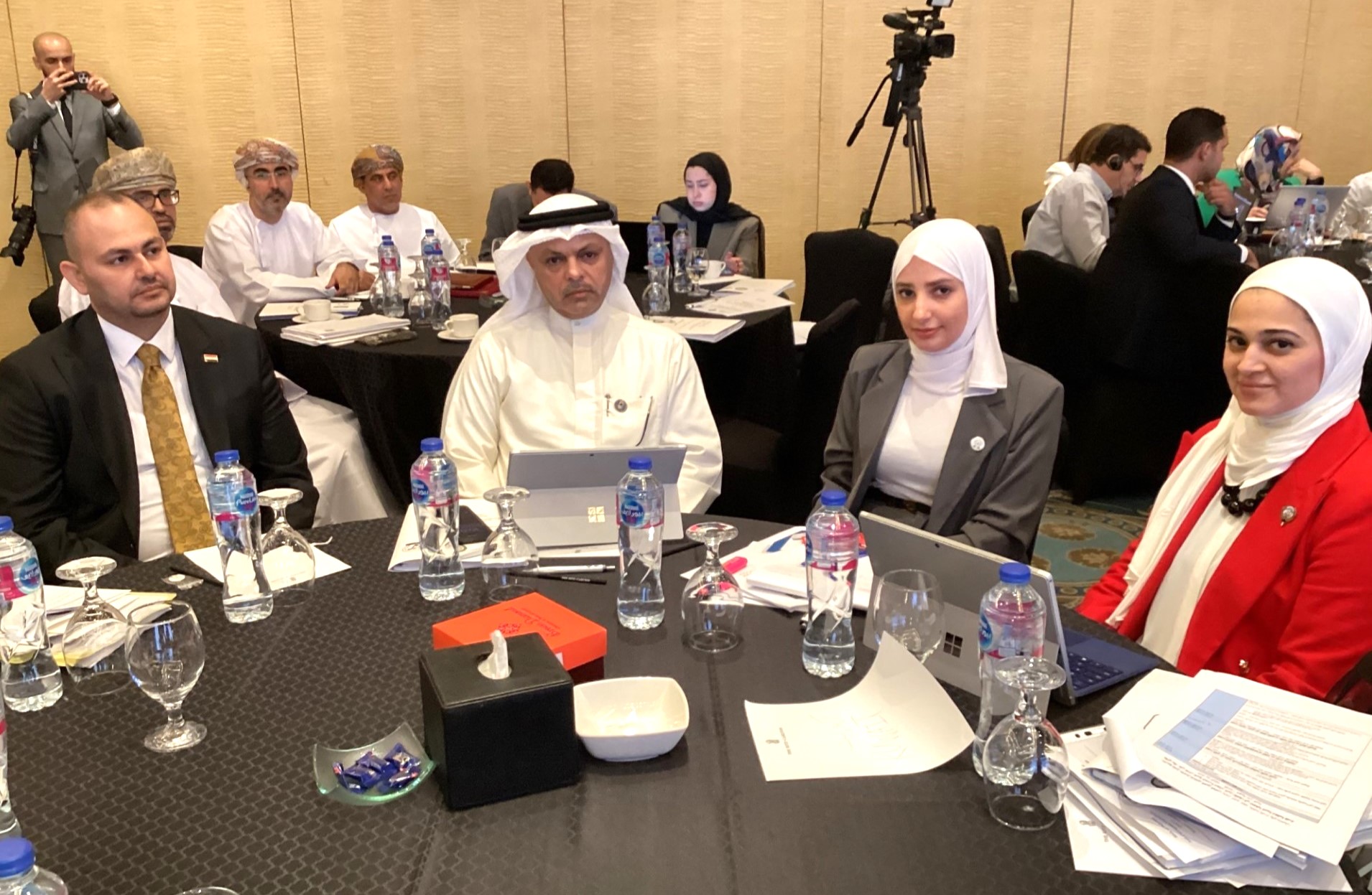La délégation de Nazaha au forum arabe.