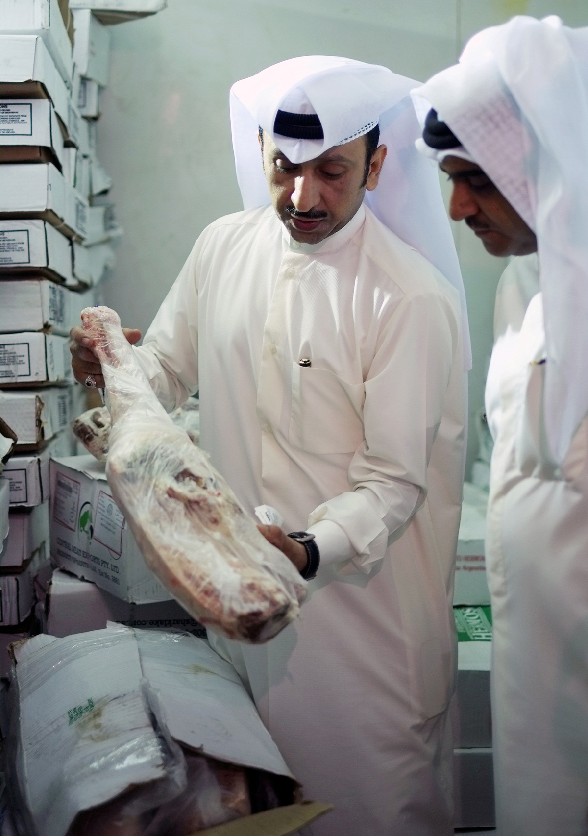 مفتشو وزارة التجارة يضبطون كمية من اللحوم الفاسدة