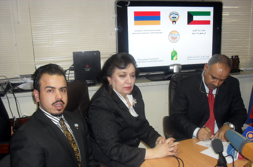 Kuwaiti Ambassador to Armenia Bassam Al Qabandi offers Kuwaiti aid for the displaced Syrians in Armenia