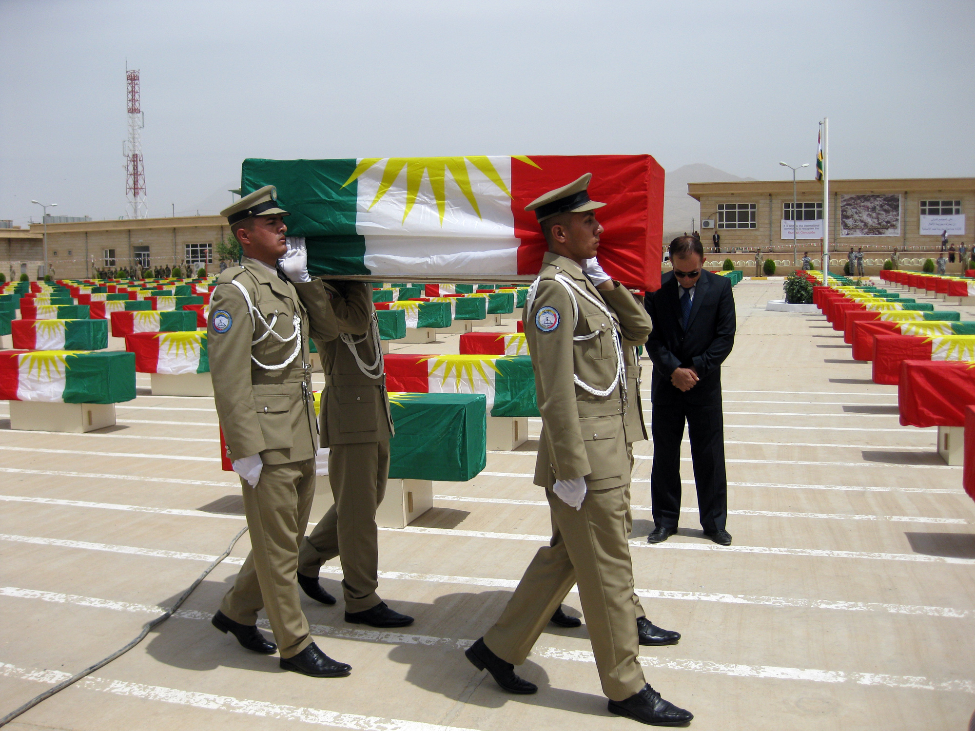 اهالي كردستان العراق يشاركون في مراسم دفن 730 من ضحايا الانفال في السليمانية