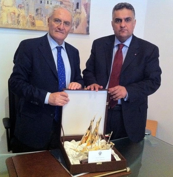 Head of the Kuwaiti cultural office in Paris Dr. Abdulrahman Al-Radwan with the President of the second Naples university.