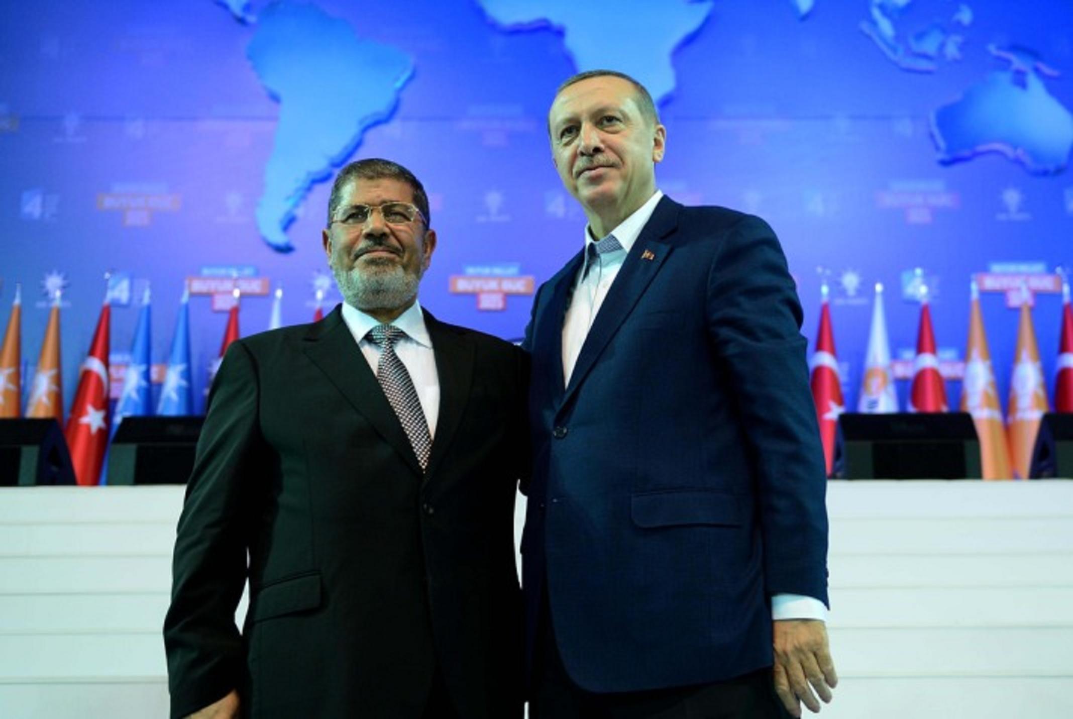 الرئيس المصري محمد مرسي مع رئيس الوزراء التركي رجب طيب اردوغان