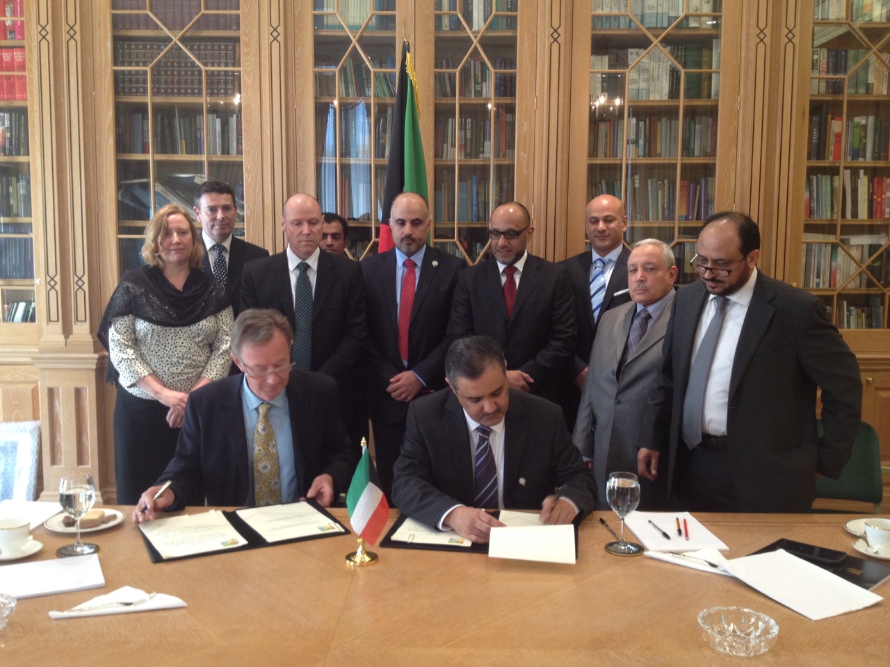  Director General of Kuwait's Public Authority for Environment, Dr. Saleh Al-Mudhi and the Chief Executive of the UK  (CEFAS), Dr. Mike Waldock while signing the agreement 