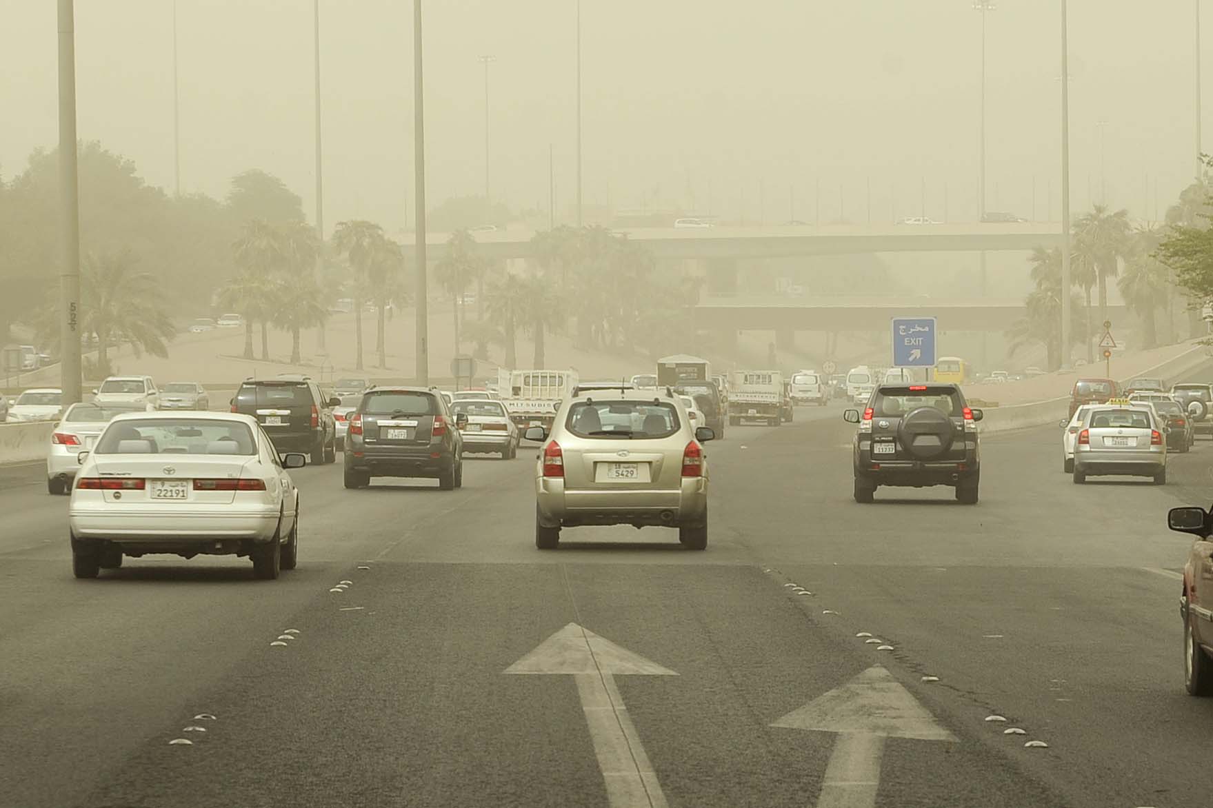انخفاض الرؤية الافقية بسبب سوء الاحوال الجوية في الكويت