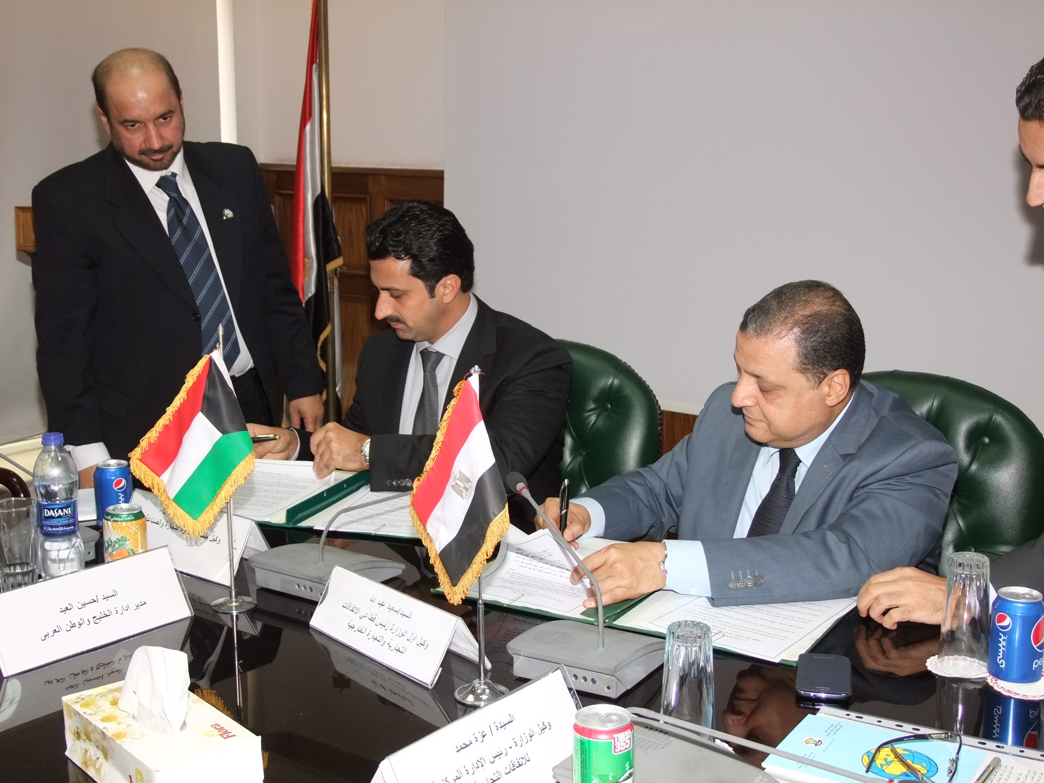 جانب من التوقيع بين حكومة دولة الكويت وحكومة جمهورية مصر العربية