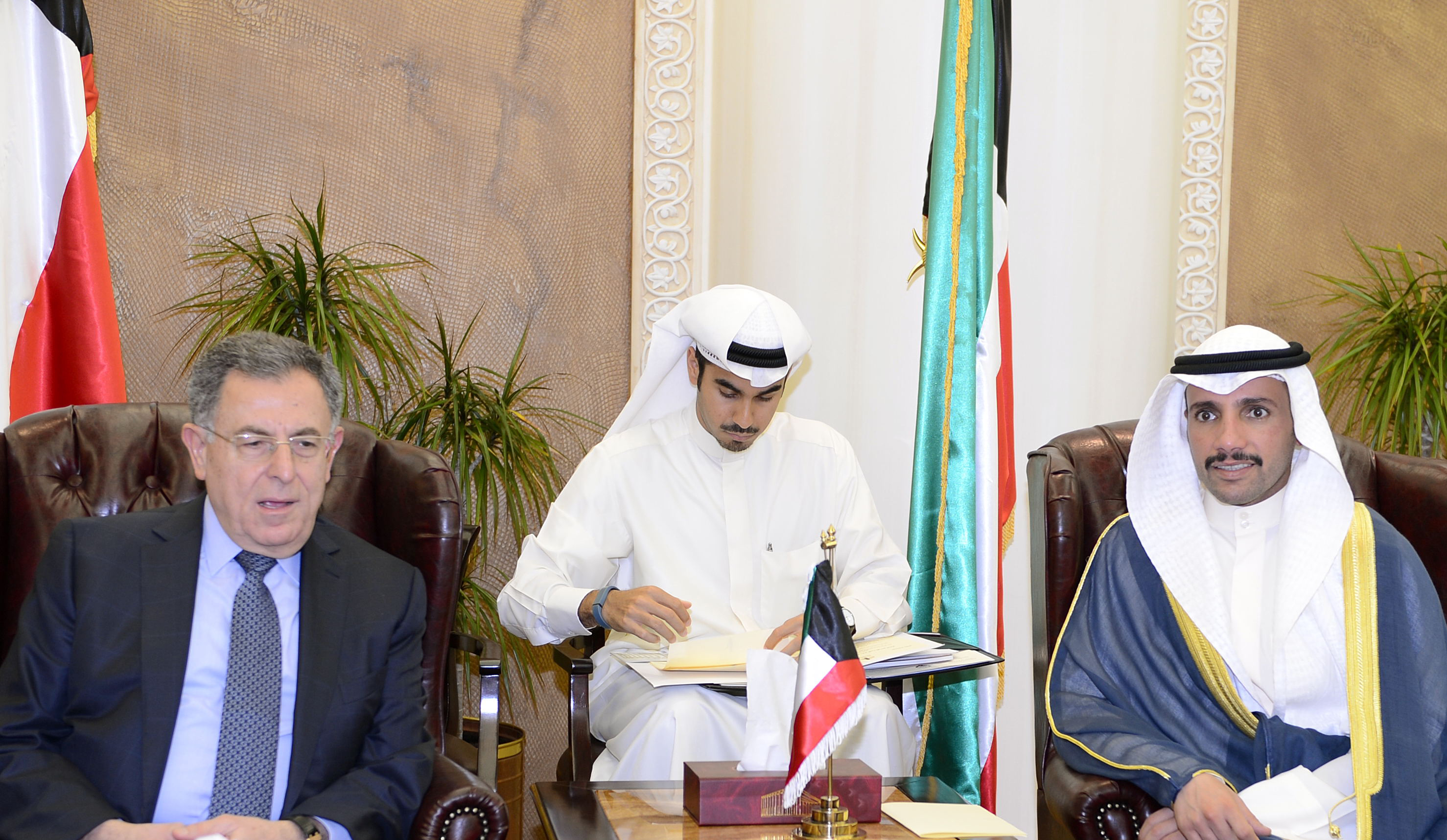 رئيس مجلس الأمة مرزوق علي الغانم مع رئيس الوزراء اللبناني الأسبق فؤاد السنيورة