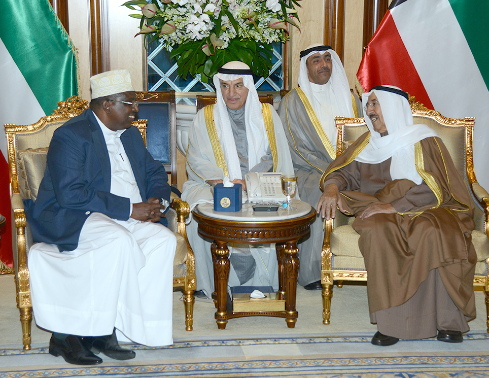 His Highness the Amir Sheikh Sabah Al-Ahmad Al-Jaber Al-Sabah received the outgoing Kenyan Ambassador to the State of Kuwait, Mohamed Mahat