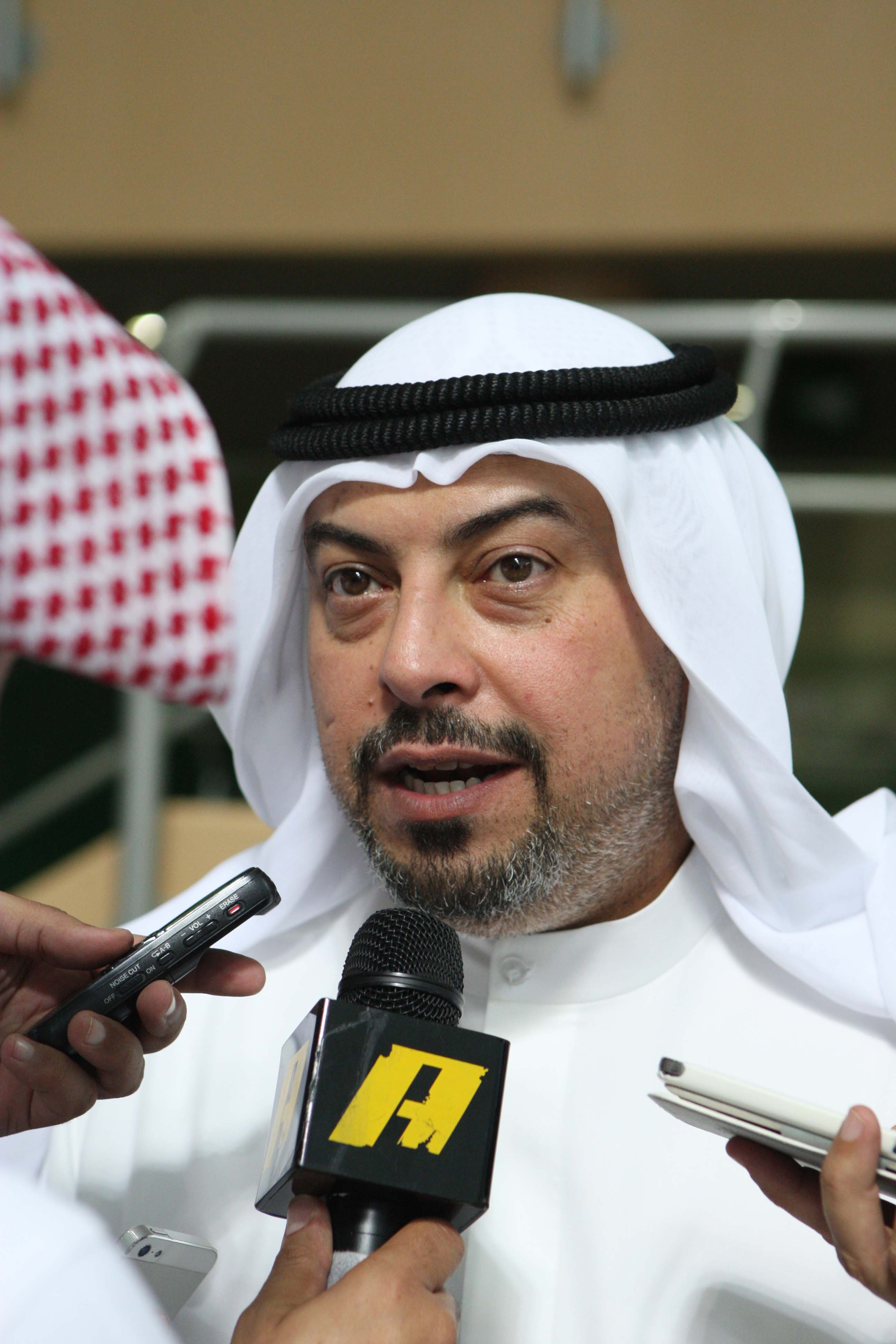 رئيس الاتحاد الكويتي لكرة القدم الشيخ طلال الفهد الاحمد الصباح أثناء تصريحه