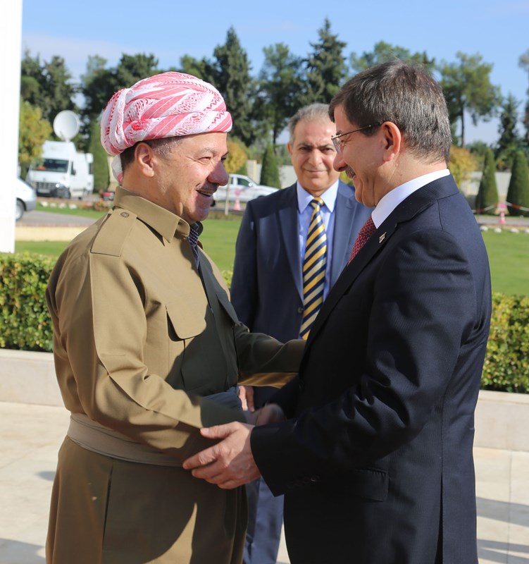رئيس الوزراء التركي احمد داود اوغلو مع رئيس اقليم كردستان العراق مسعود البارزاني