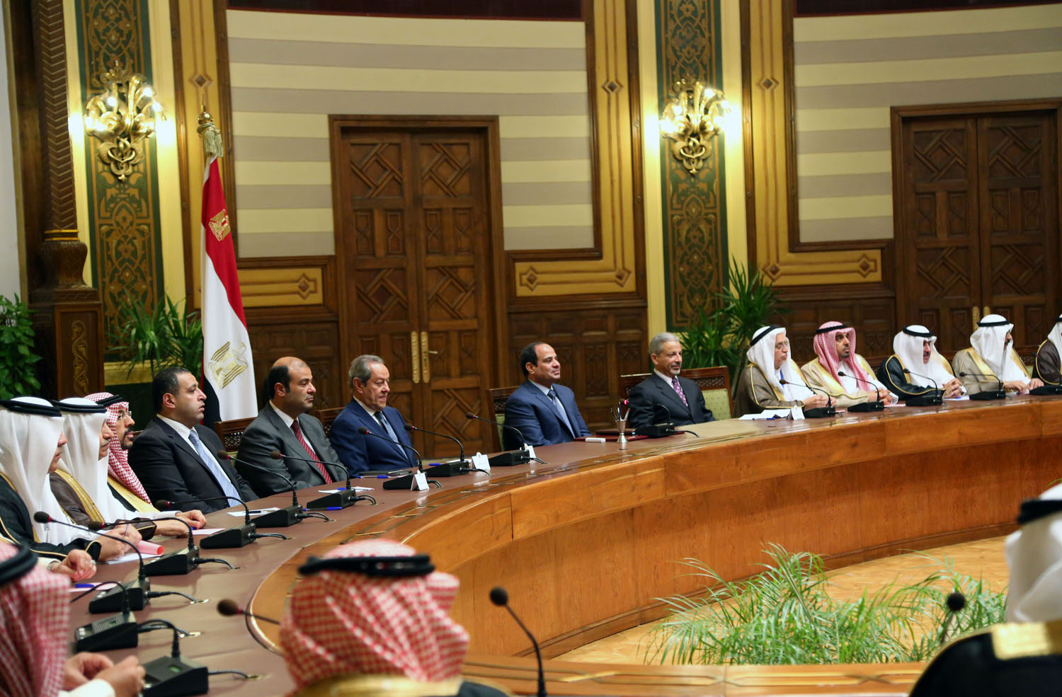 الرئيس المصري عبد الفتاح السيسي خلال مباحثاته مع وفد من ممثلي مجتمع الأعمال السعودي