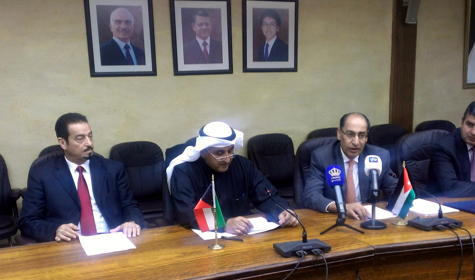 Kuwait Fund for Arab Economic Development (KFAED) signes the donation agreement