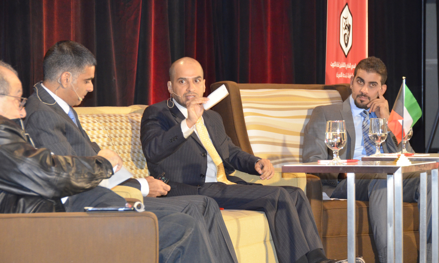 Dr. Anwar Al-Sheraia'an speaks during teh session