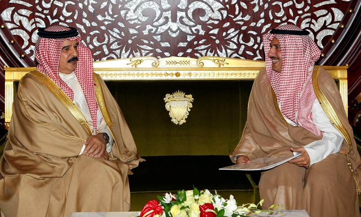 Kuwaiti Ambassador to the Kingdom Sheikh Azzam Mubarak Al-Sabah with Bahraini King Hamad bin Isa Al-Khalifa