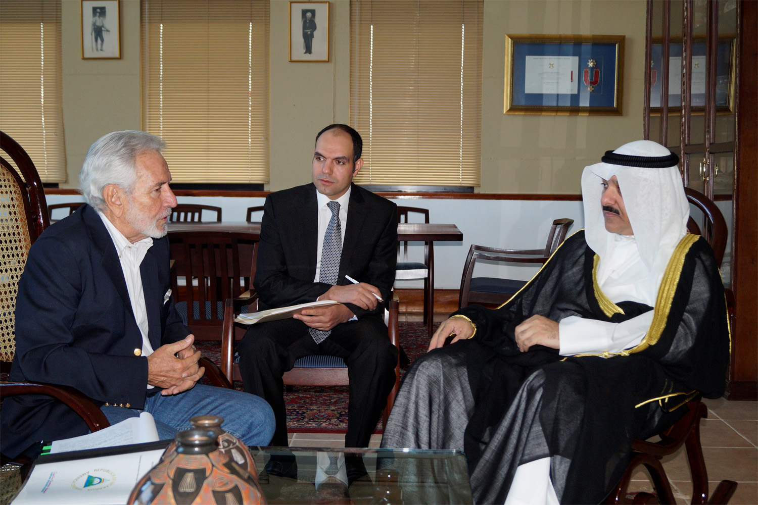Kuwaiti Ambassador to Mexico, and non-resident top diplomat to Nicaragua Samih Hayat with Nicaraguan Foreign Minister Samuel Lopez