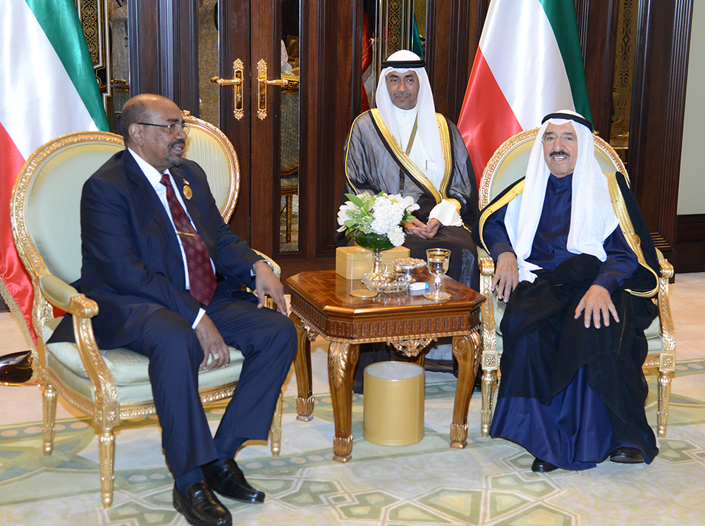 His Highness the Amir Sheikh Sabah Al-Ahmad Al-Jaber Al-Sabah receives Sudanese President Omar Al-Bashir