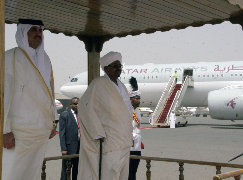 President Omar Al-Bashir and Qatari Amir Sheikh Tamim bin Hamad Al-Than