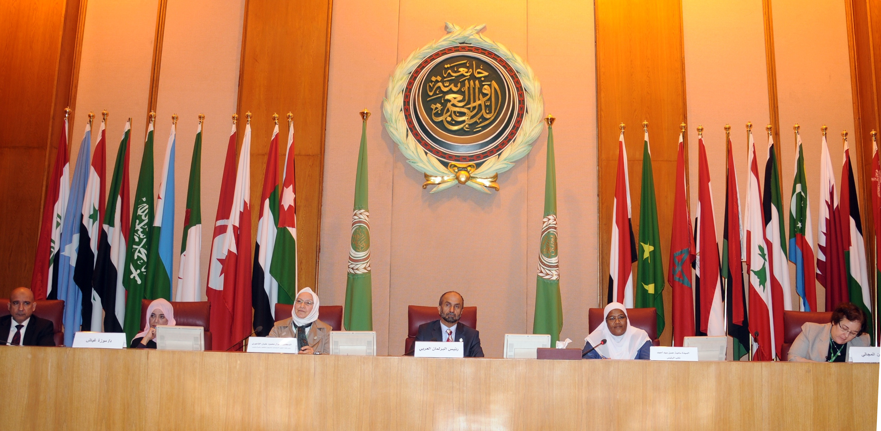 رئيس البرلمان العربي أحمد الجروان ومشتركات من منظمات المجتمع المدني