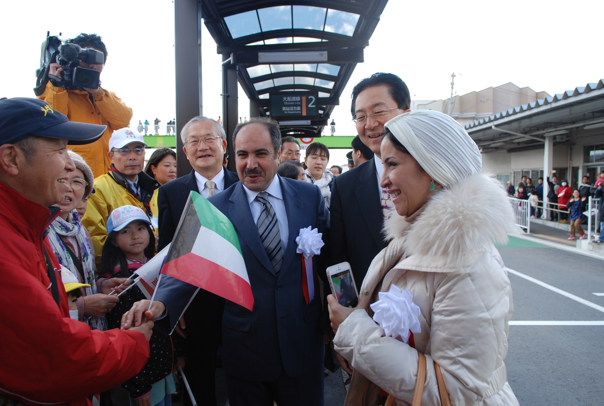 Local people thanks Kuwaiti Ambassador to Japan Abdulrahman Al-Otaibi