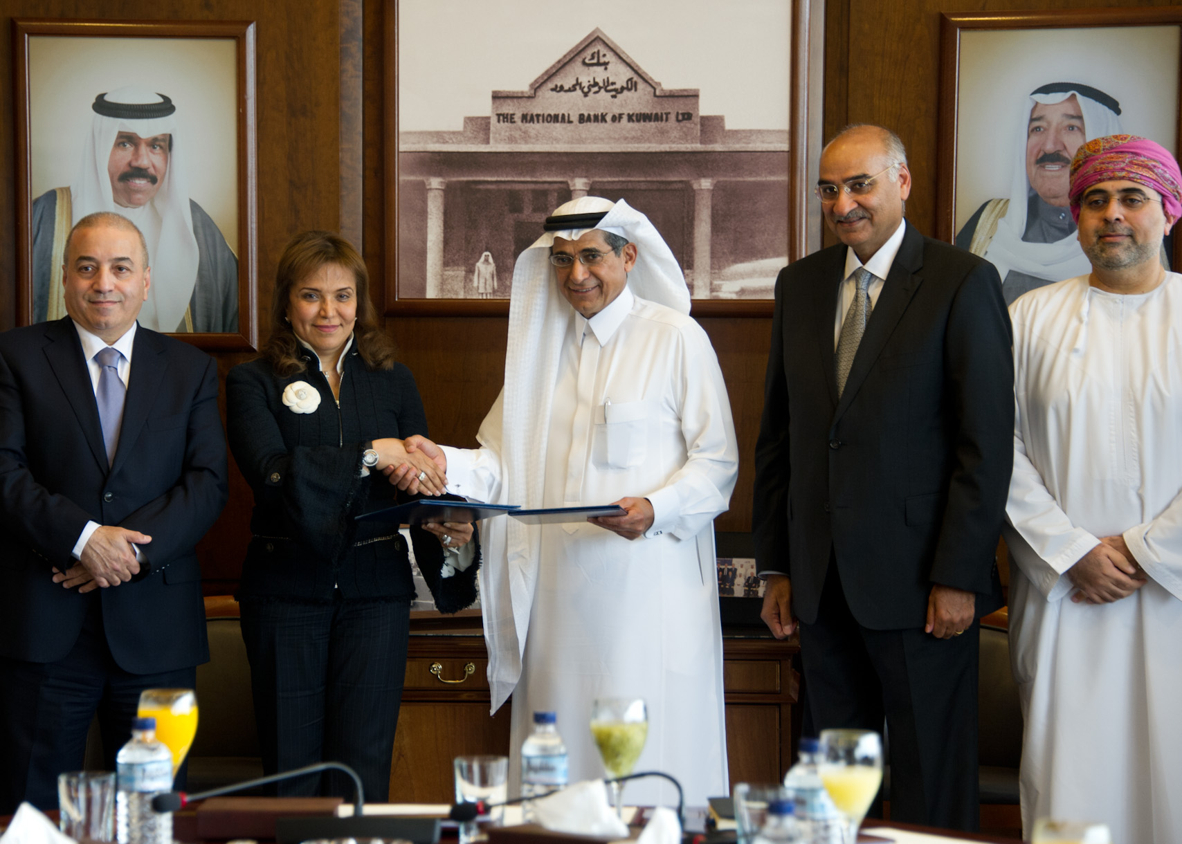 توقيع الإتفاقية بين بنك الكويت الوطني وشركة الخريف السعودية
