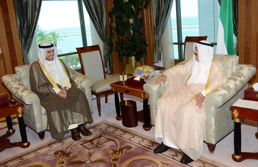 His Highness the Amir Sheikh Sabah Al-Ahmad Al-Jaber Al-Sabah receives Central Bank Governor Mohammed Yousef Al-Hashel