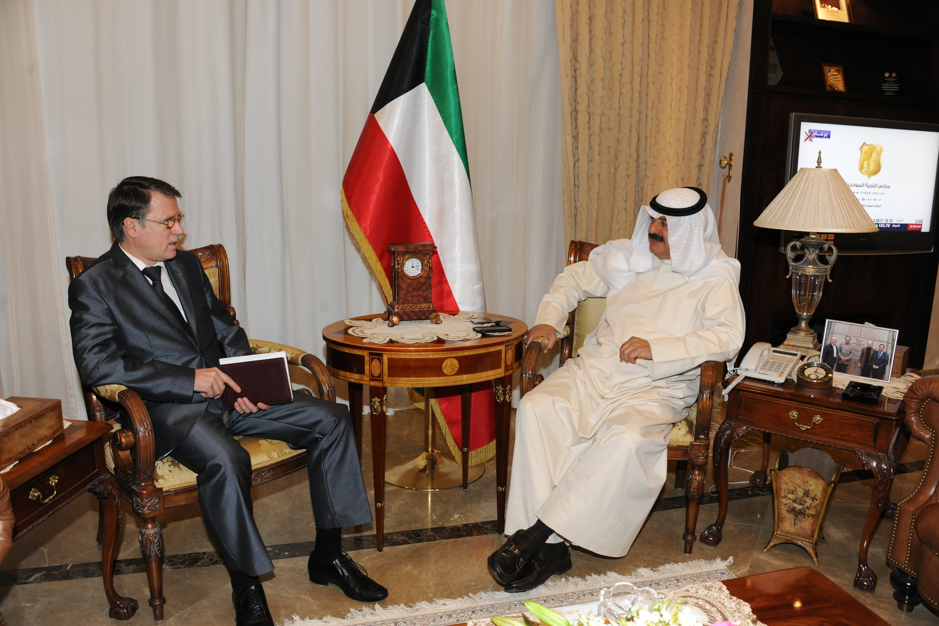 Undersecretary of the Ministry of Foreign Affairs Khaled Al-Jarallah with Russian ambassador to Kuwait Alexey Solomatin