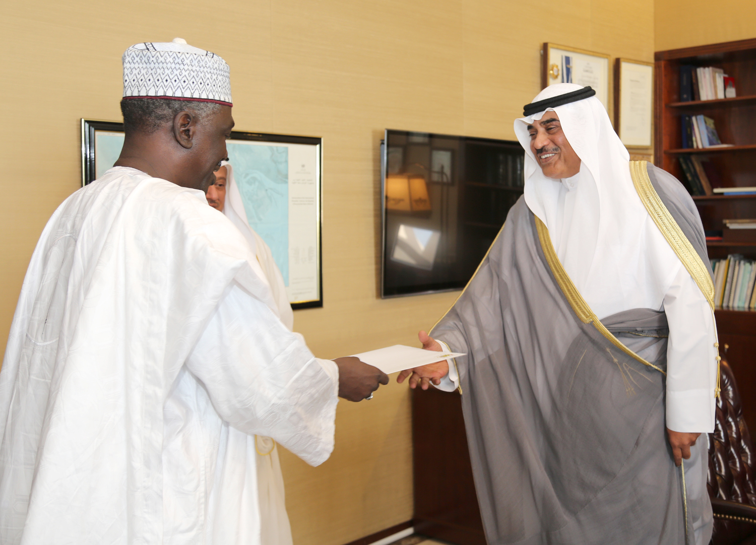 Acting Prime Minister and Foreign Minister Sheikh Sabah Al-Khaled Al-Hamad Al-Sabah receives credentials of new Niger's ambassador