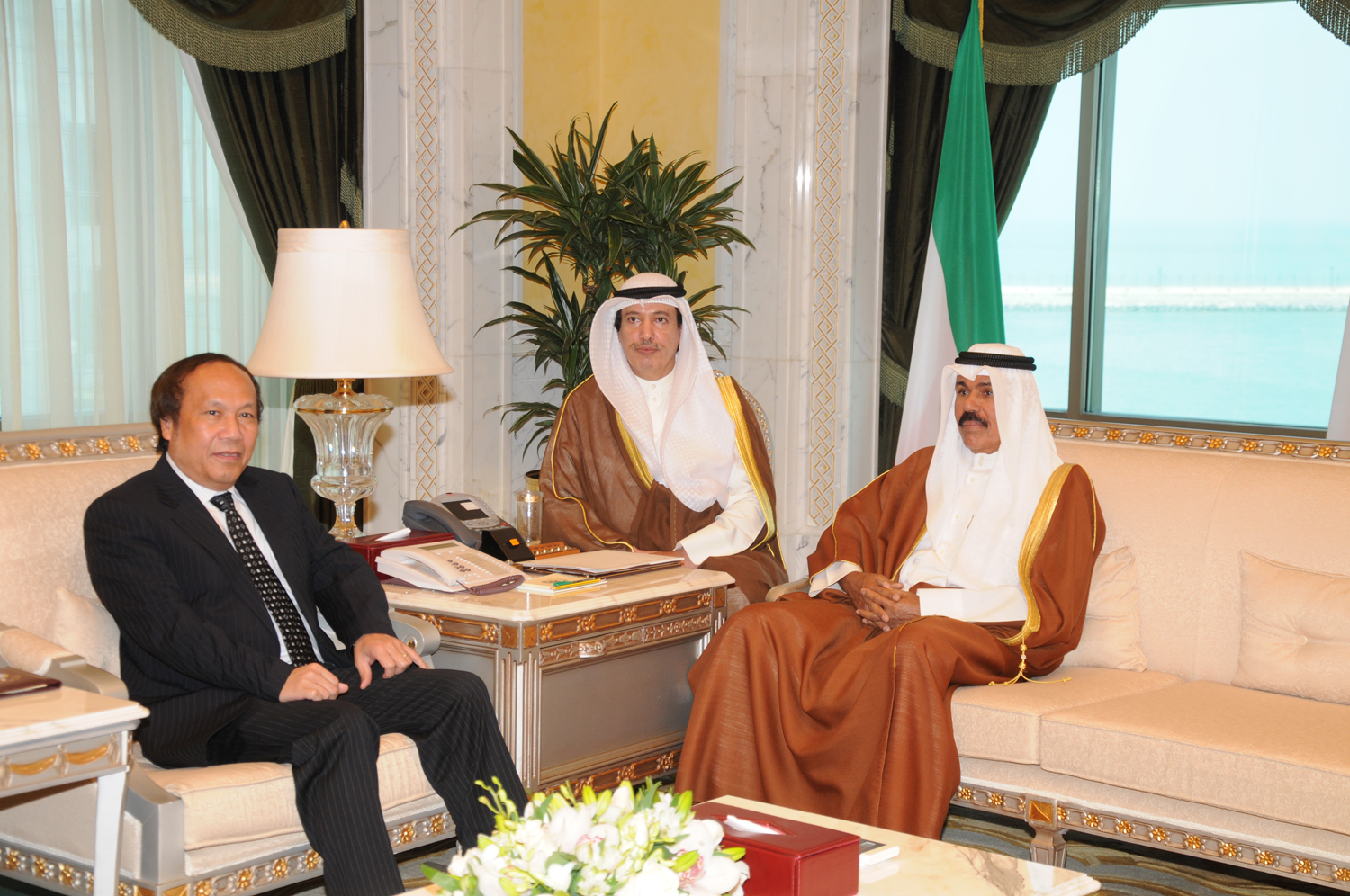 His Highness the Deputy Amir and Crown Prince Sheikh Nawaf Al-Ahmad Al-Jaber Al-Sabah receives Vietnamese Ambassador to Kuwait Bui Quoc Trung