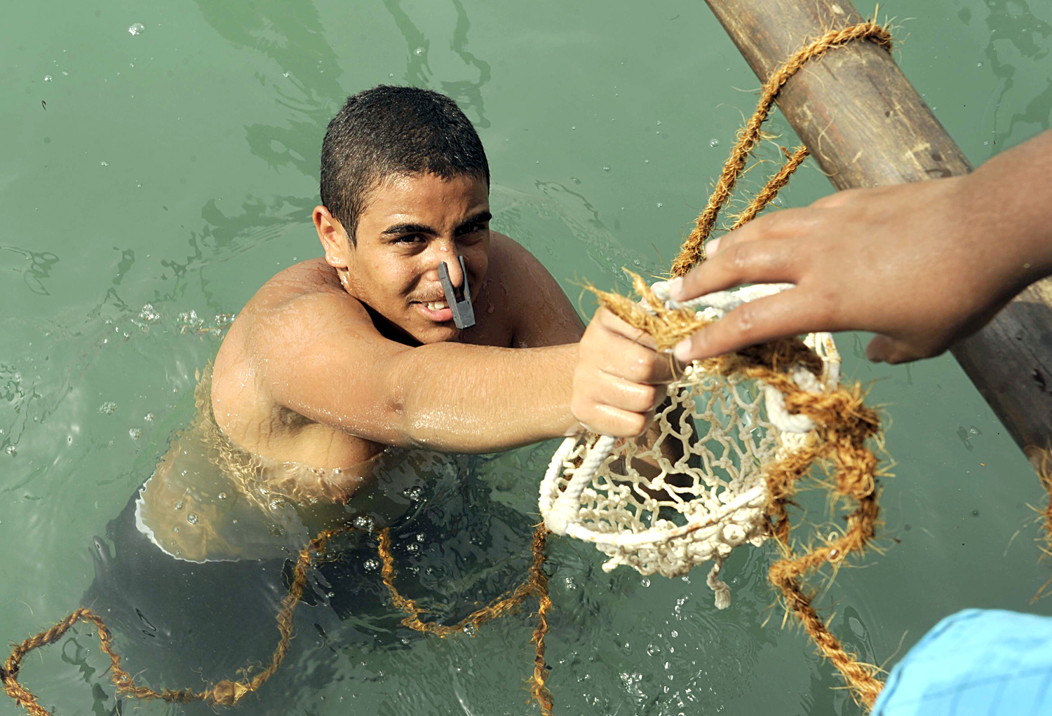 Kuwaiti young man revives pearl-diving folkloric activity