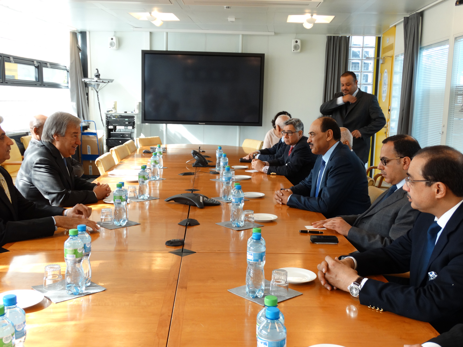 First Deputy Prime Minister and Foreign Minister Sheikh Sabah Al-Khaled Al-Hamad Al-Sabah in the meeting