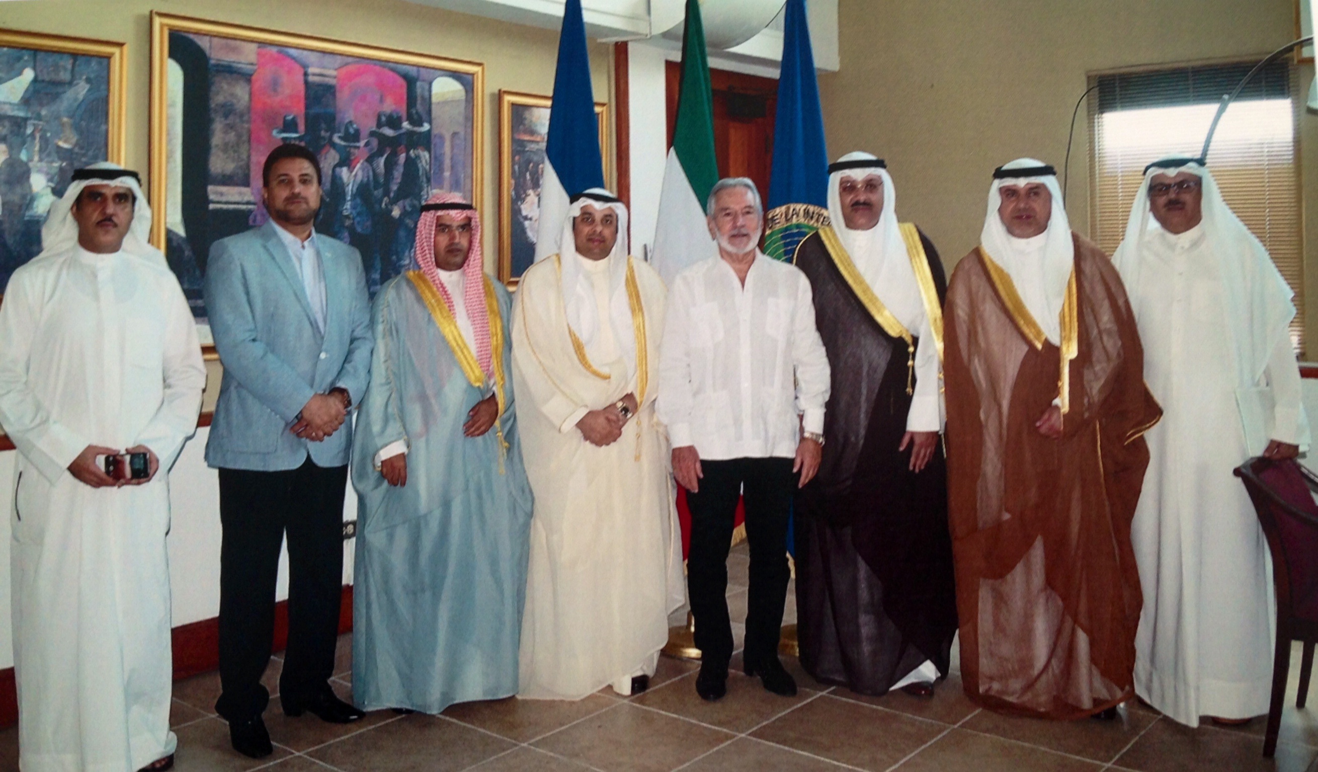 وزير خارجية جمهورية نيكاراغوا صموئييل سانتوس لوبيز أثناء استقباله وفد مجموعة الصداقة البرلمانية الكويتية