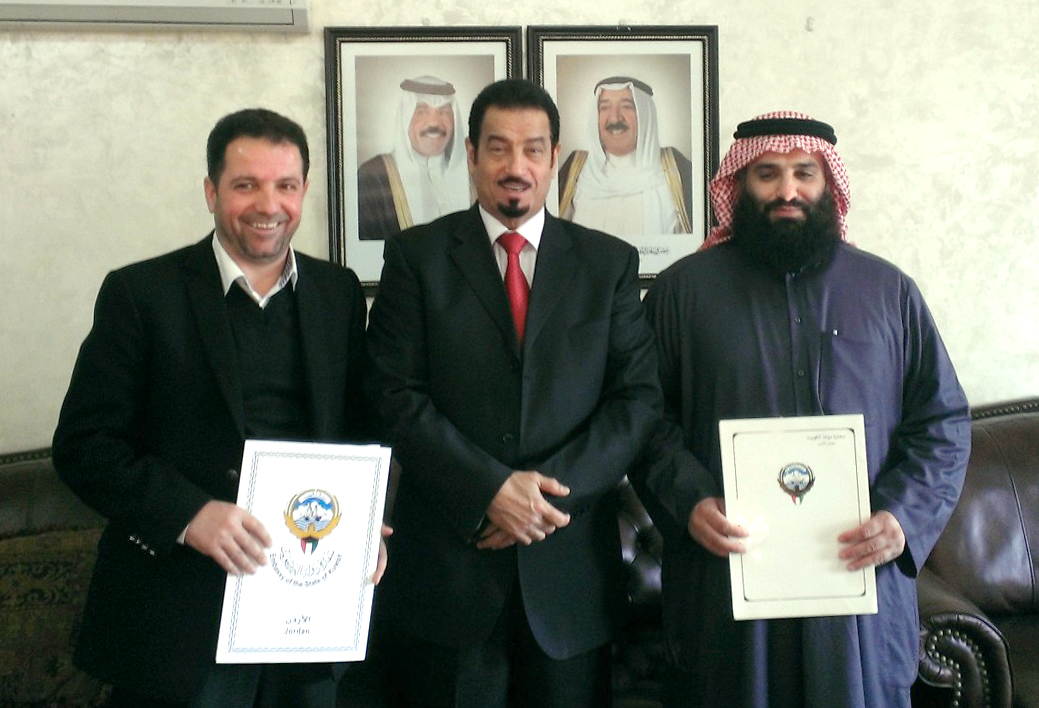 Kuwaiti charities donate USD 800,000 to Palestinians, Syrian refugees