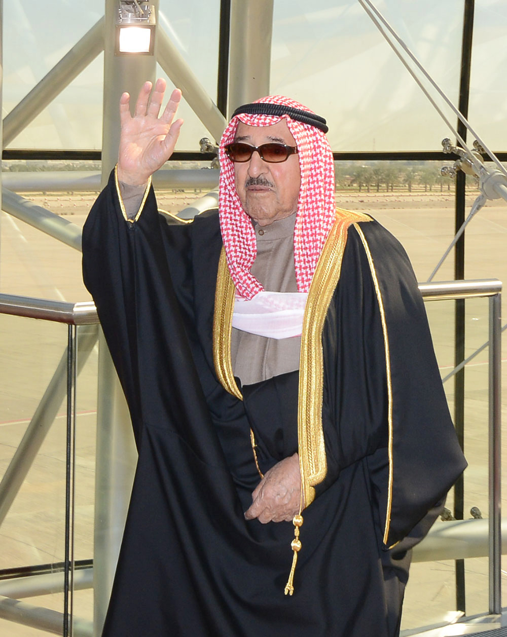 حضرة صاحب السمو امير البلاد الشيخ صباح الاحمد الجابر الصباح حفظه الله ورعاه مغادرا الى المملكة العربية السعودية الشقيقة وذلك لتقديم واجب العزاء