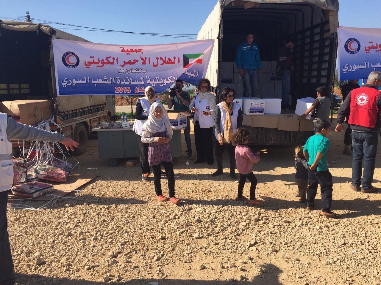 Kuwaiti delegation distributes aid to 350 Syrian displaced families in Lebanon