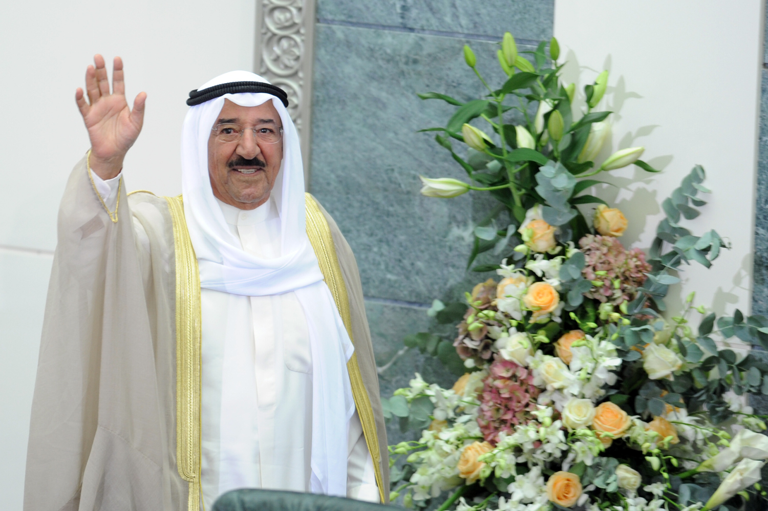 صاحب السمو أمير البلاد الشيخ صباح الأحمد الجابر الصباح أثناء أفتتاح دور الانعقاد العادي الثالث