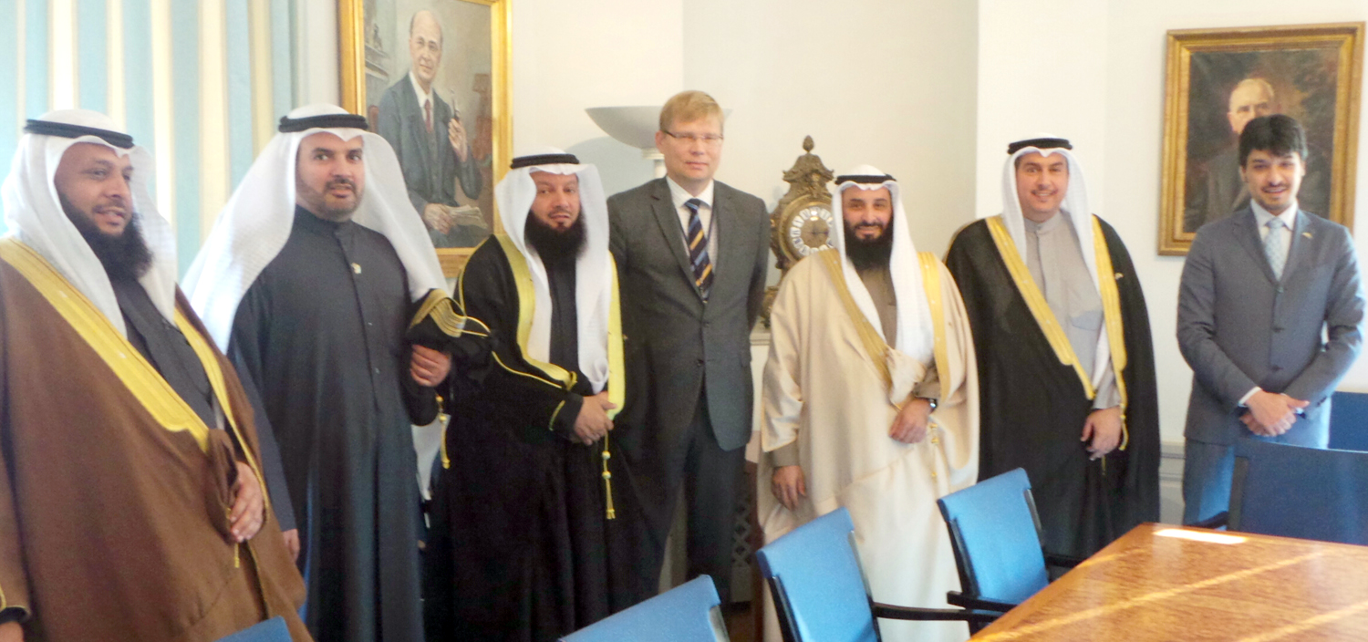 A Kuwaiti parliamentary delegation with Swedish Foreign Undersecretary Magnus-Helgegren