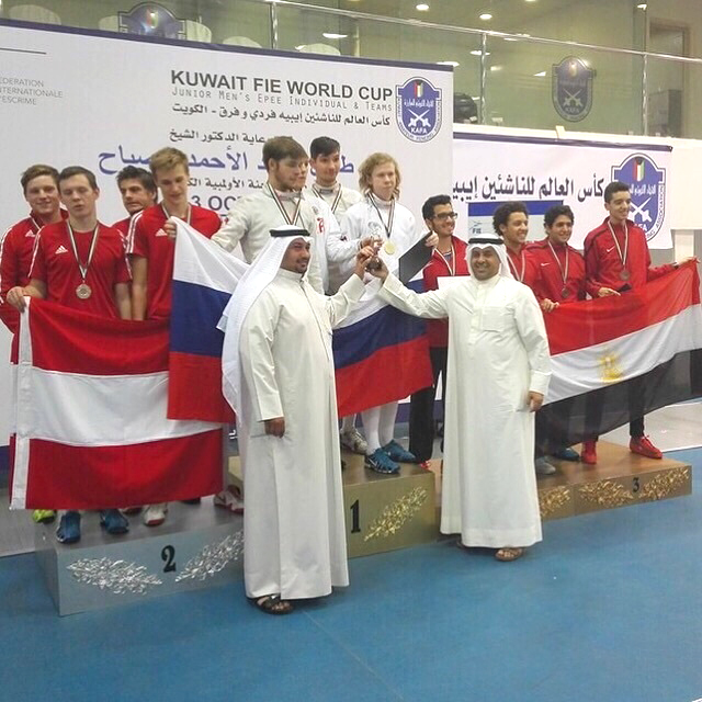 روسيا تتوج بلقب بطولة العالم في مبارزة (الايبيه) للشباب بالكويت