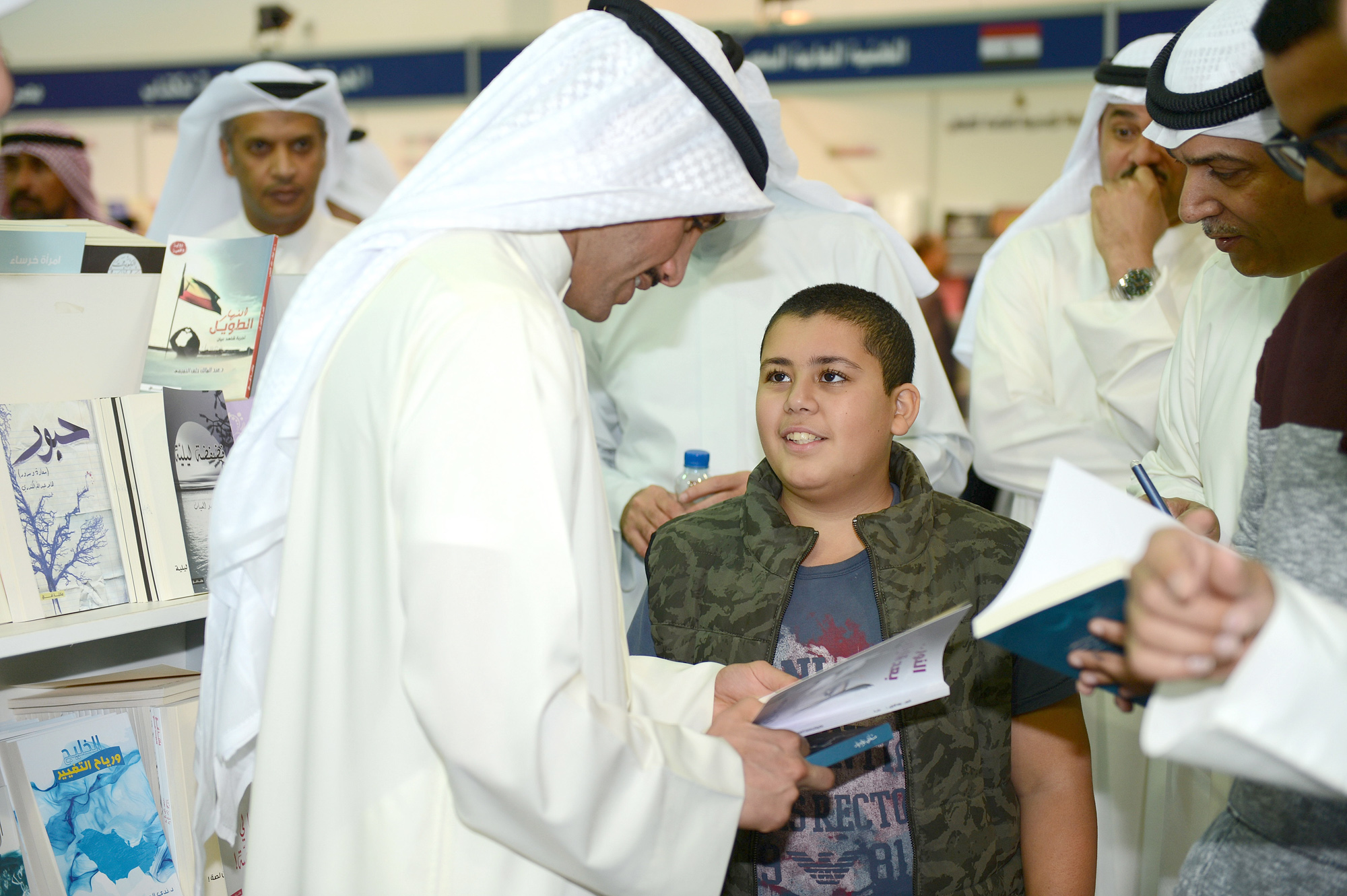 رئيس مجلس الأمة مرزوق علي الغانم خلال زيارته لمعرض الكويت للكتاب