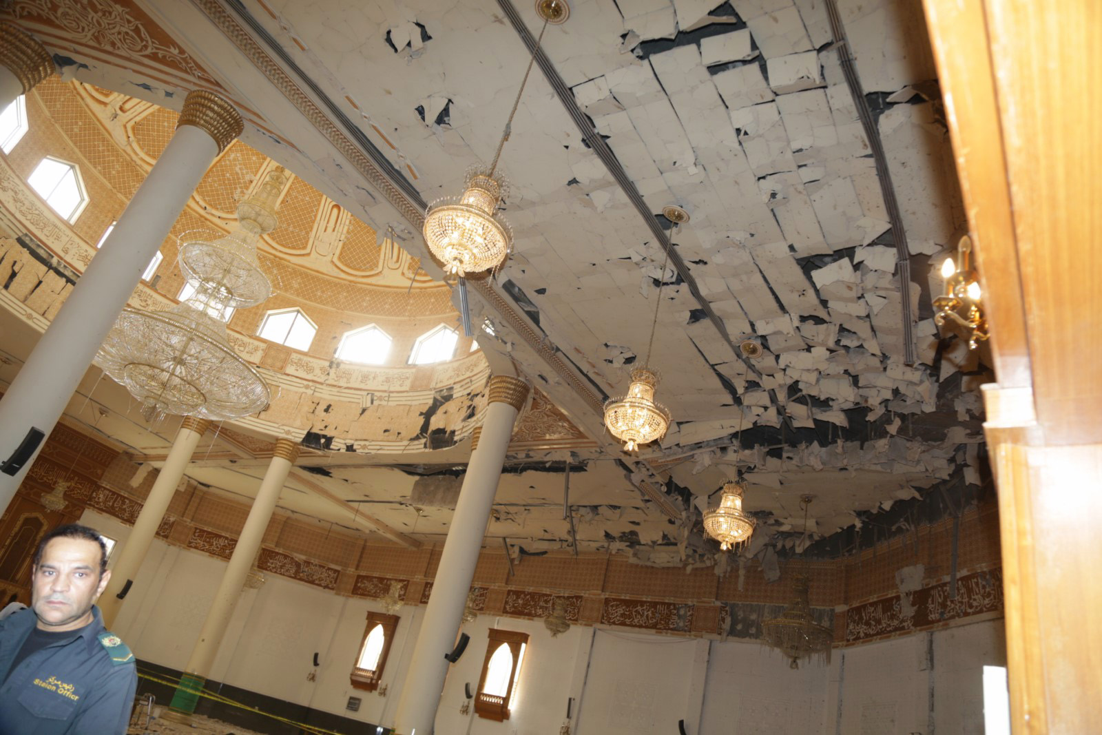 اثار الارهاب الاثم التي طالت مسجد الامام الصادق جراء التفجير الإرهابي الذي وقع يوم الجمعة 26 يونيو 
