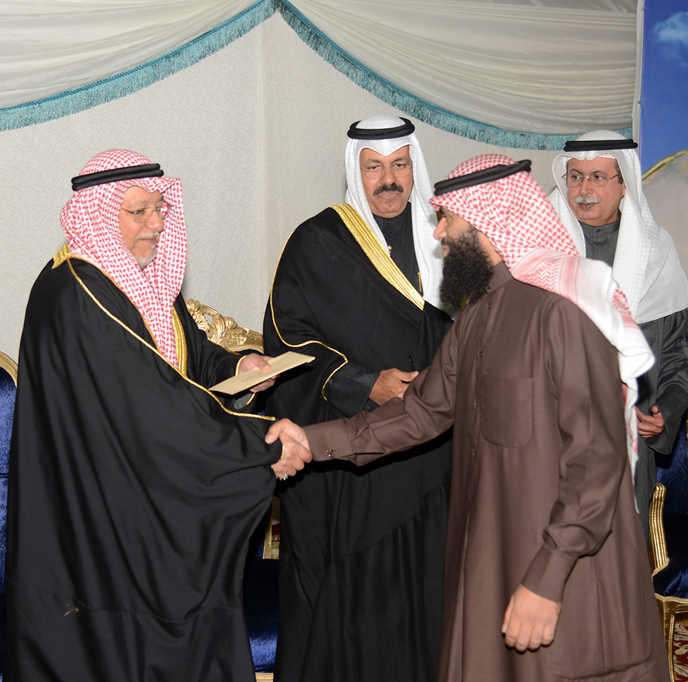 Deputy Amiri Diwan Affairs Minister Sheikh Ali Jarrah Al-Sabah honoring winners at sea heritage festival ceremony