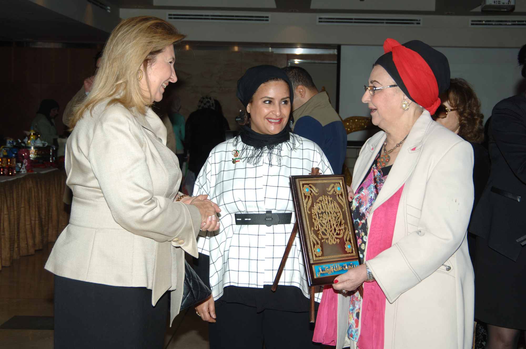 the wife of the Egyptian Foreign Minister Susan Shukri open A Kuwaiti charity bazaar