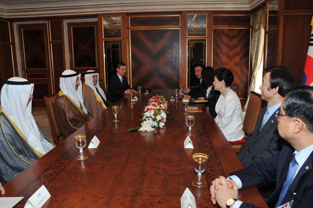 Visiting South Korean President Park Geun-hye received National Assembly Speaker Marzouq Al-Ghanim