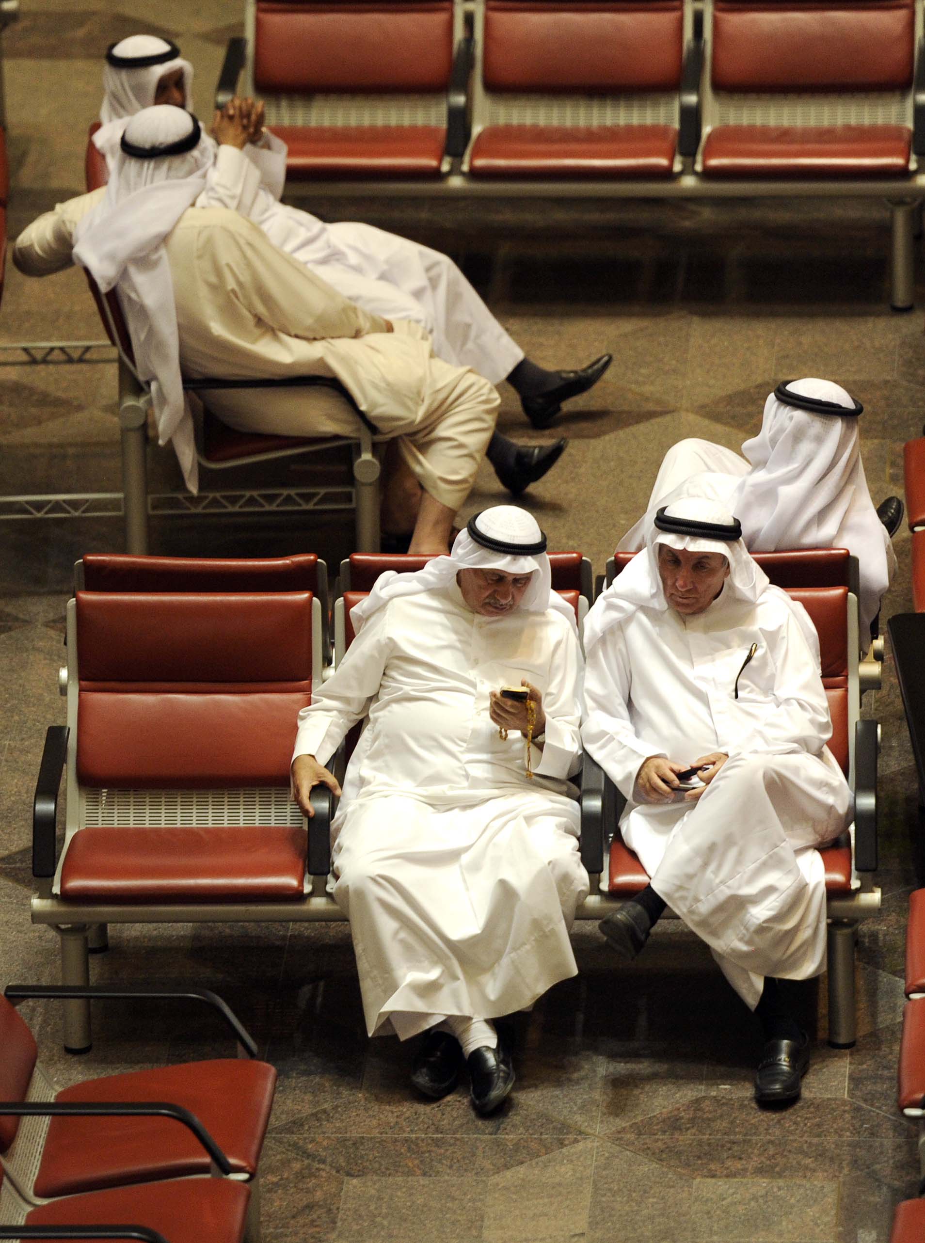 متداولون في سوق الكويت للاوراق المالية (البورصة)