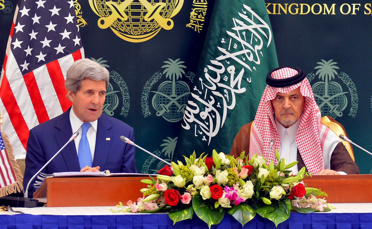 وزيرا الخارجية السعودي الامير سعود الفيصل ونظيره الامريكي جون كيري
