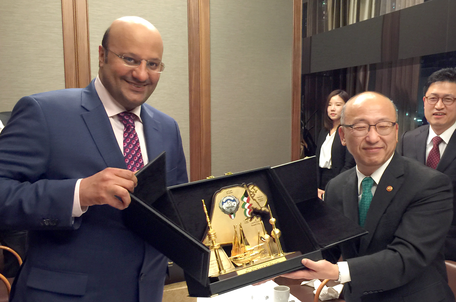 Minister of Health Dr. Ali Al-Obaidi with South Korean counterpart Moon Hyung-pyo