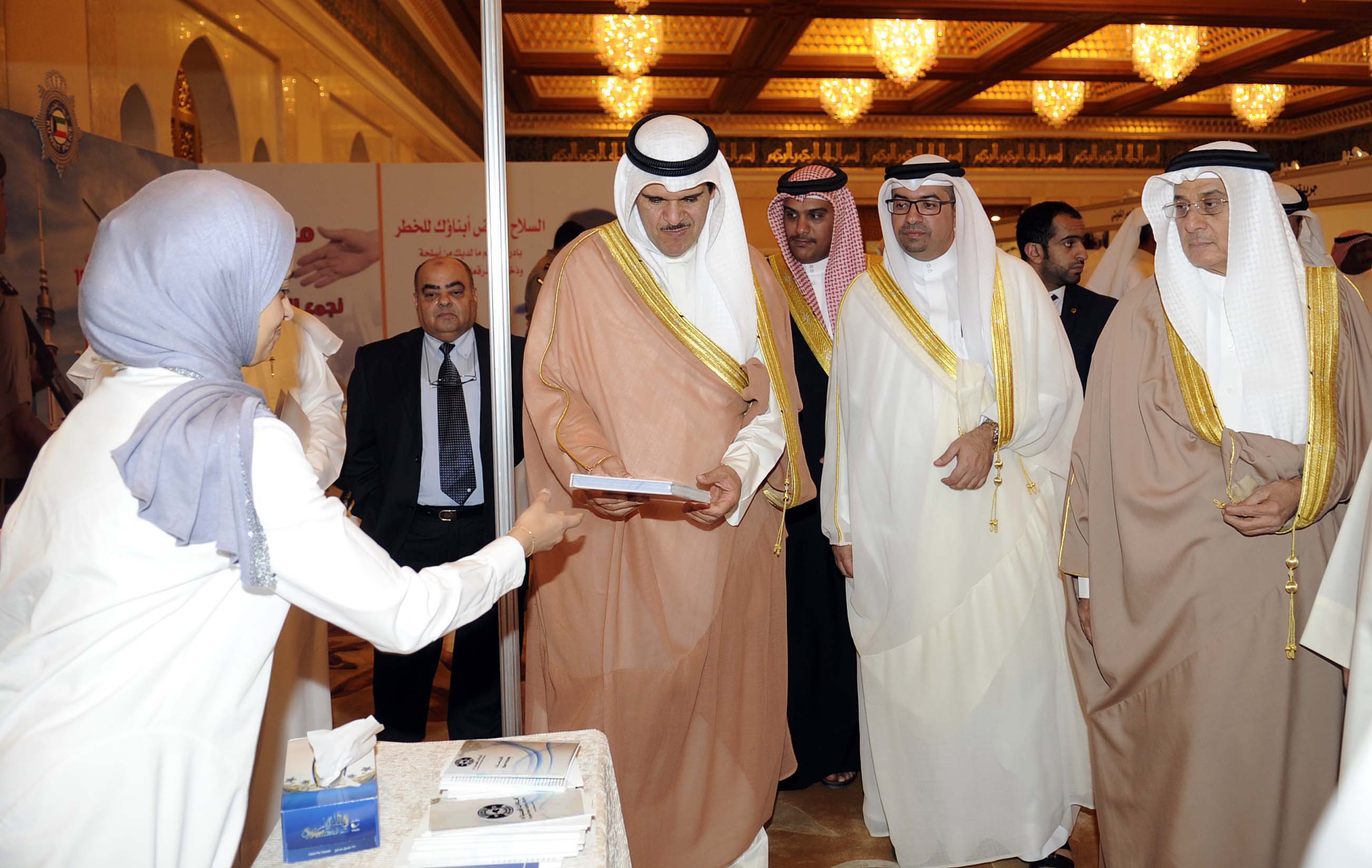 Minister of Information and Minister of State for Youth Affairs Sheikh Salman Sabah Al-Salem Al-Sabah during his visit to (KUNA) Pavilion