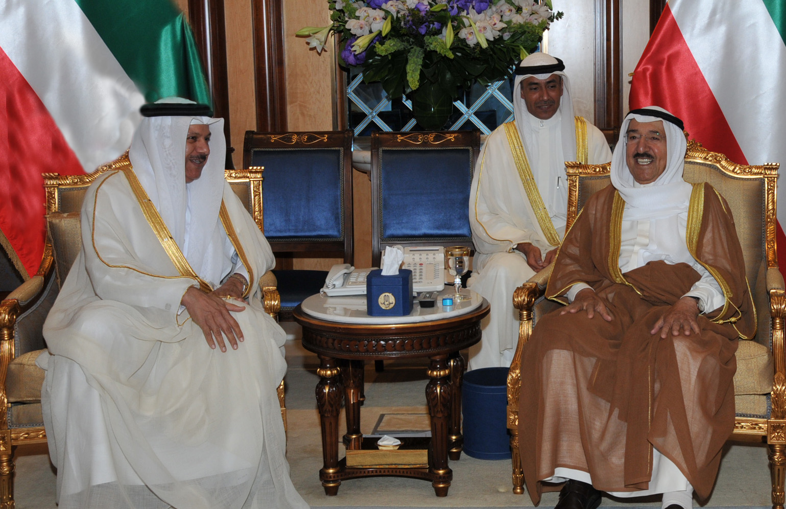 His Highness the Amir Sheikh Sabah Al-Ahmad Al-Jaber Al-Sabah receives GCC Secretary General Dr. Abdul Latif bin Rashid Al-Zayani