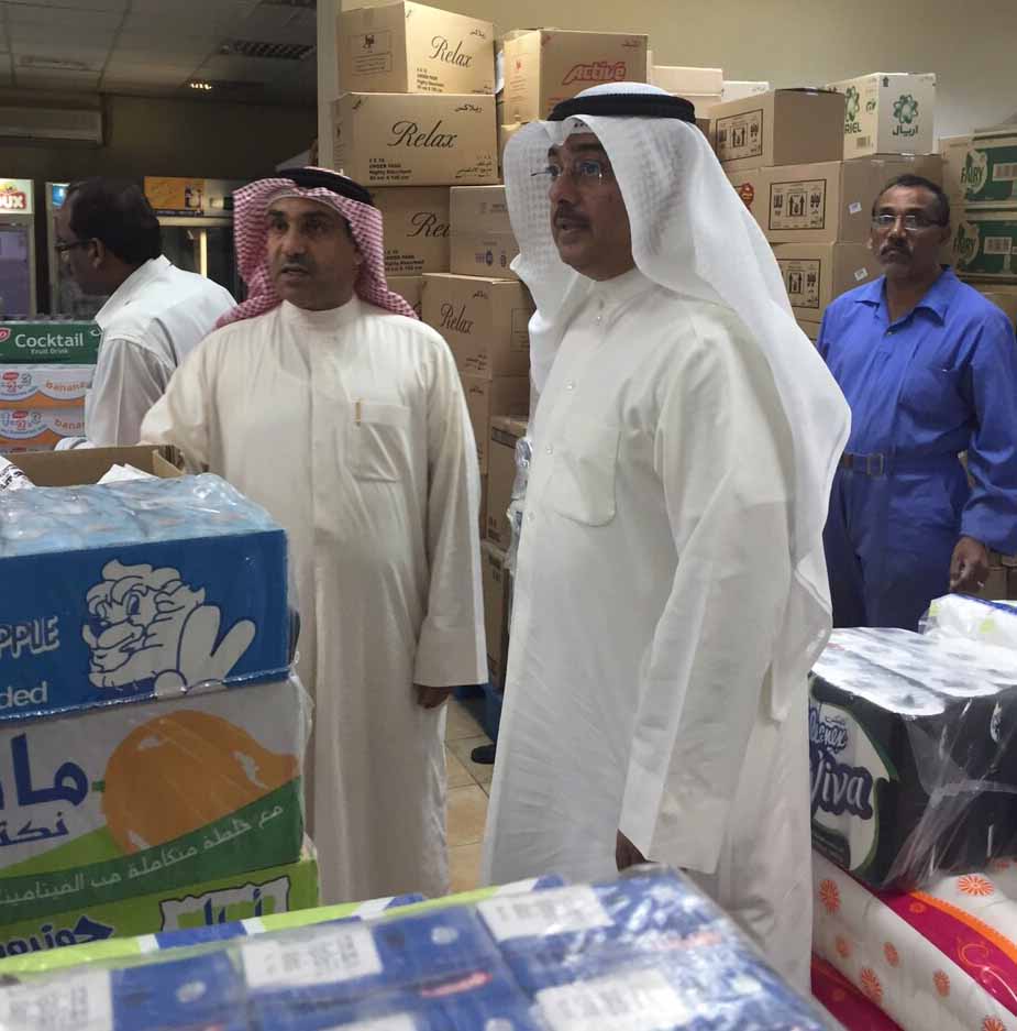 Assistant Undersecretary of the Ministry of Commerce Khaled Al-Shimali during his tour in cooperative societies