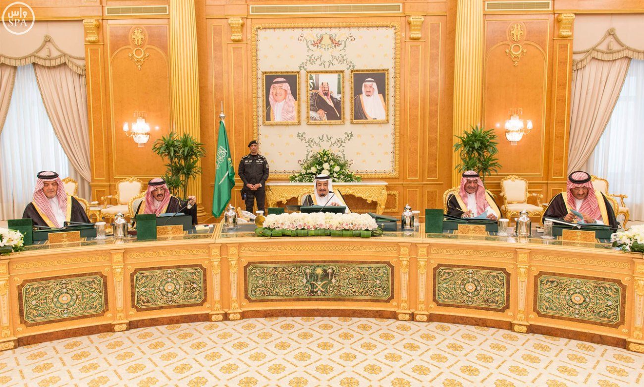 خادم الحرمين الشريفين الملك سلمان بن عبدالعزيز أثناء تراسه جلسة مجلس الوزراء السعودي