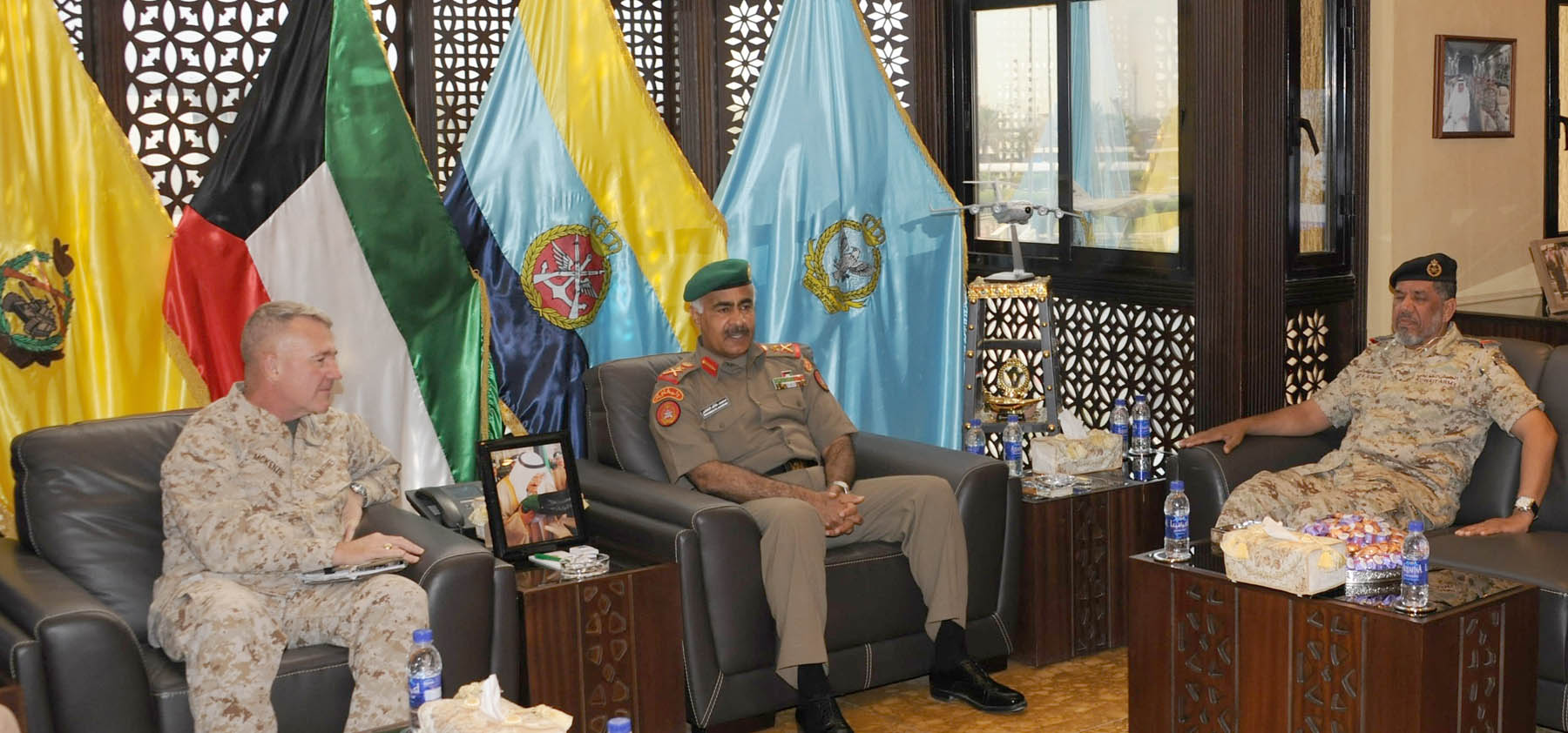 Kuwait's Army Chief of Staff Lieutenant General Mohammad Khaled Alآ­Khoder receives  US Marine Corps Forces Central Command Chief Major General Kenneth F. McKenzie