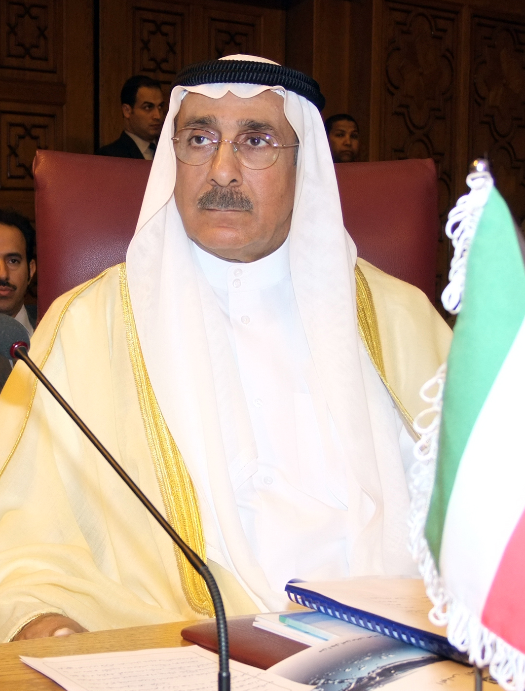 وزير الاشغال العامة ووزير الكهرباء والماء المهندس احمد الجسار